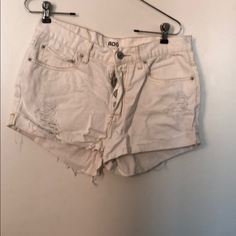 Urban outfitters white jeans. BDG tomgirl 27w